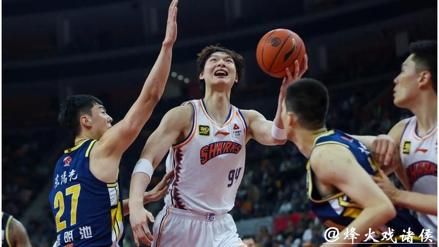 上海13战12胜:超广东升联赛第二 王哲林梦游仍大胜剑指冲冠 上海13战12胜:超广东升联赛第二 王哲林梦游仍大胜剑指冲冠